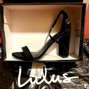 Lulu’s Taylor suede black ankle heels size9